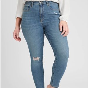 Curvy High-Rise Medium Wash Destruct Skinny Jean
